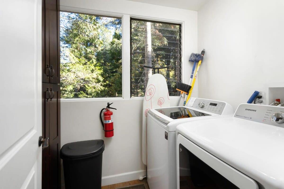 Snowflower Cabin Modern Luxe, 2 Level, 1500 Sqft, Ac, View, Dogs, Walk To Village Lake Arrowhead Exteriör bild